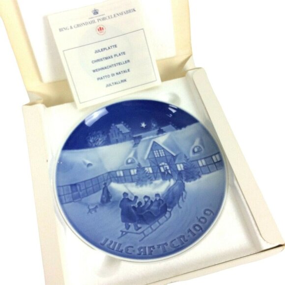Bing & Grondahl 1969 Christmas Plate Arrival Of Guests Porcelain Denmark w/ Box - Picture 3 of 4